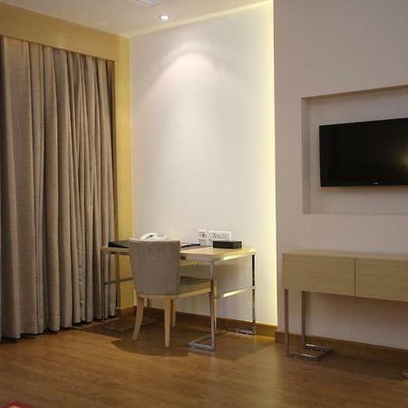 Country Inn & Suites By Radisson, Meerut Bagian luar foto