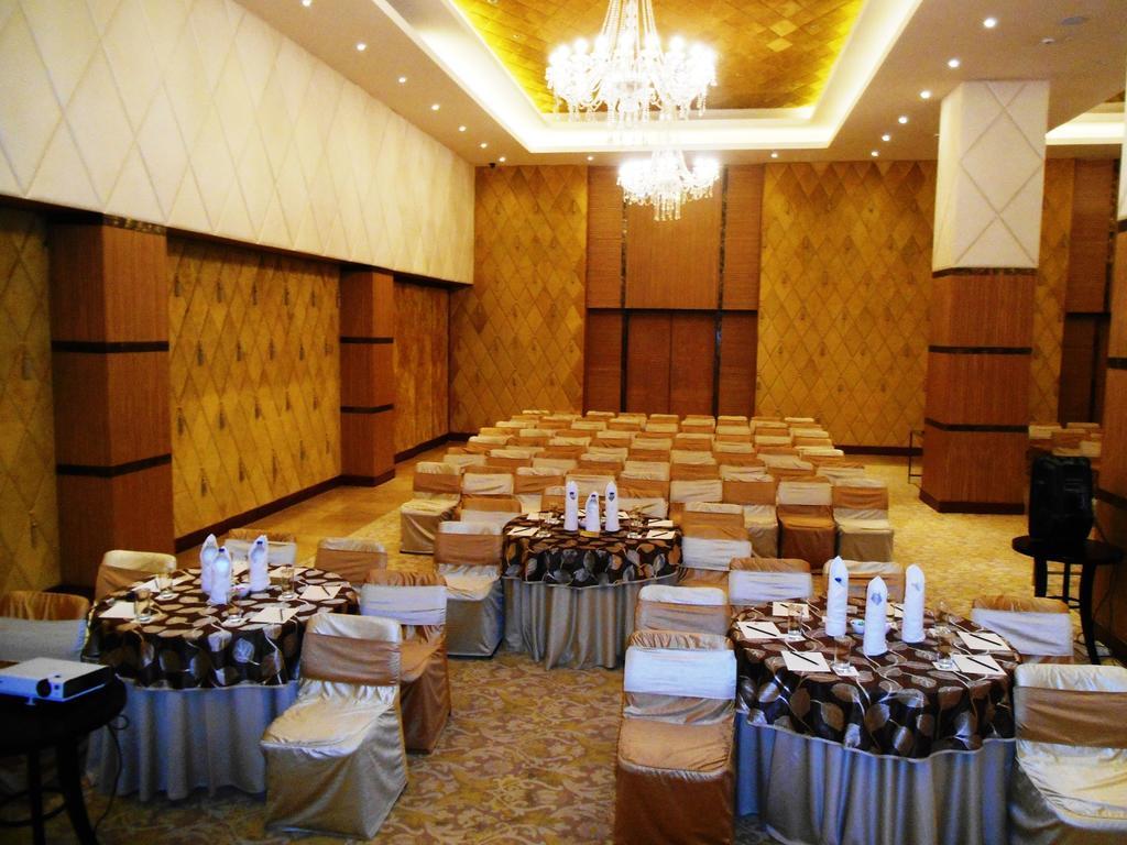 Country Inn & Suites By Radisson, Meerut Bagian luar foto