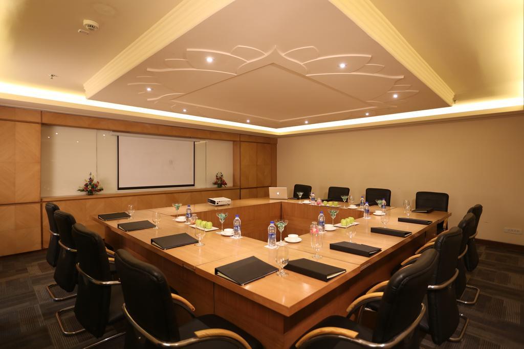 Country Inn & Suites By Radisson, Meerut Bagian luar foto