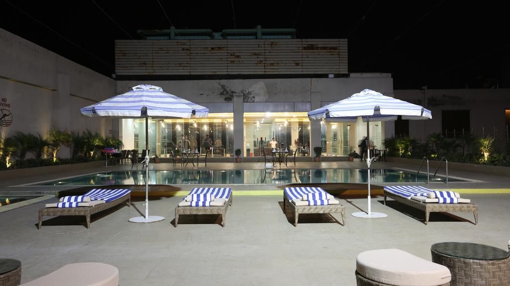 Country Inn & Suites By Radisson, Meerut Bagian luar foto
