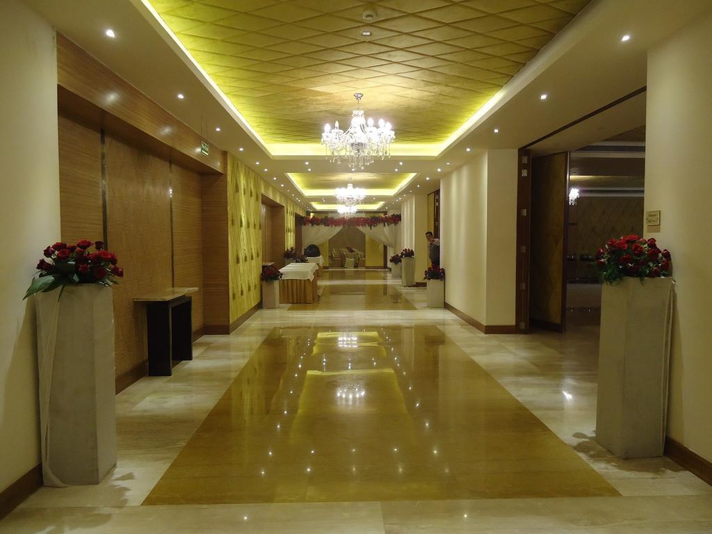 Country Inn & Suites By Radisson, Meerut Bagian luar foto