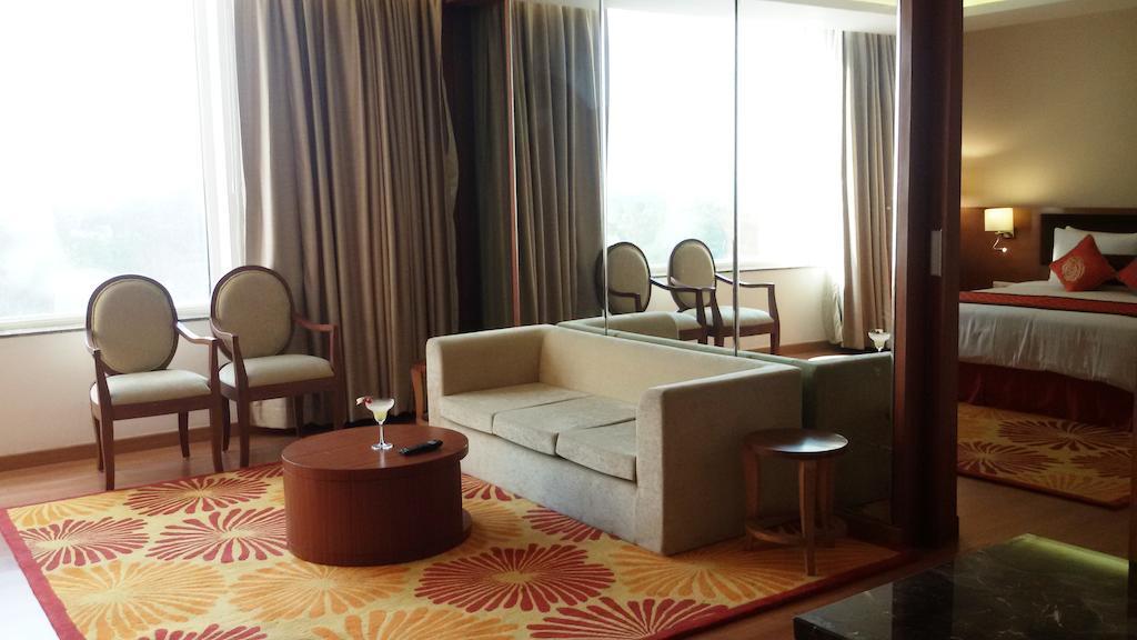 Country Inn & Suites By Radisson, Meerut Bagian luar foto