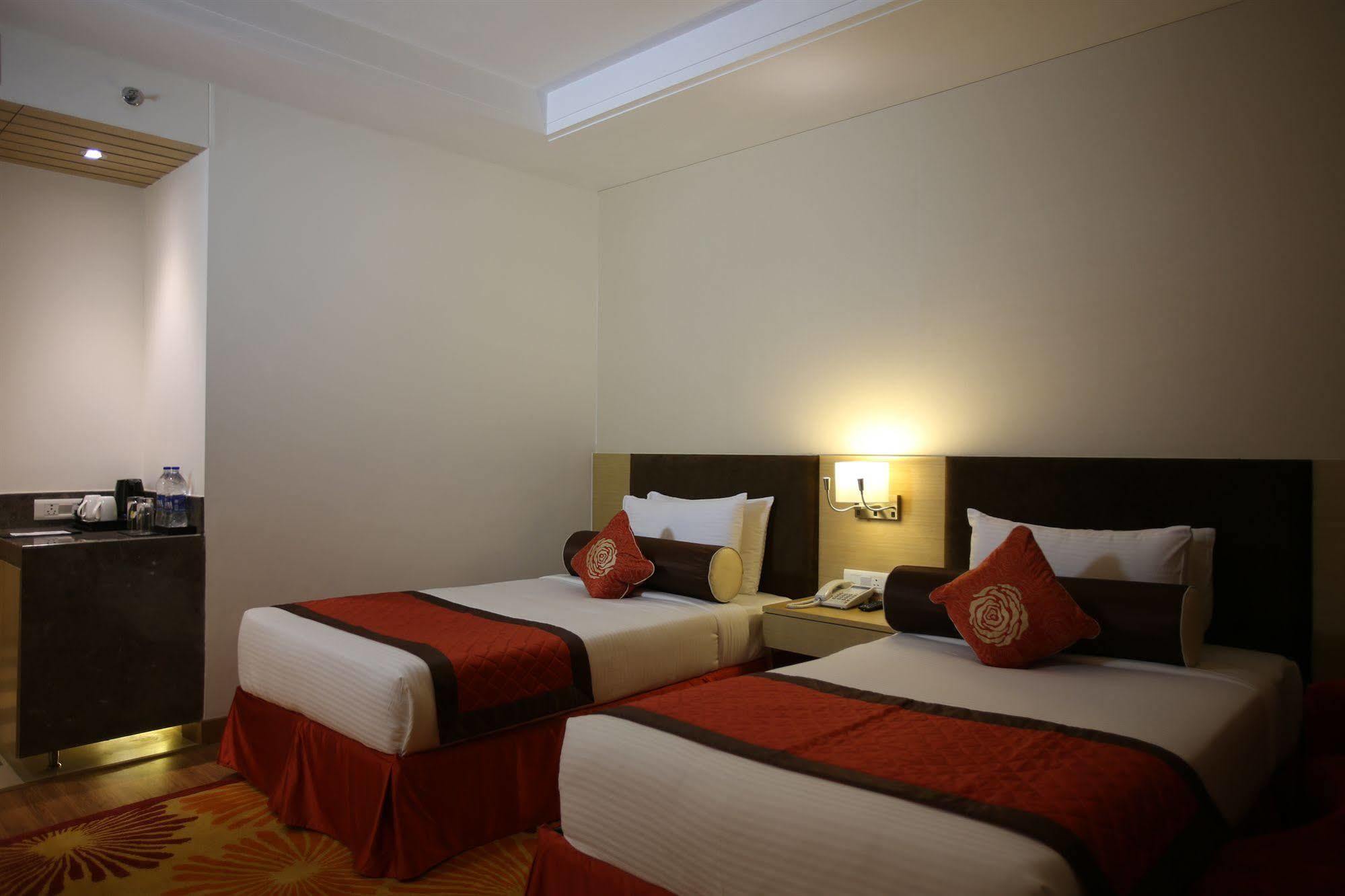 Country Inn & Suites By Radisson, Meerut Bagian luar foto