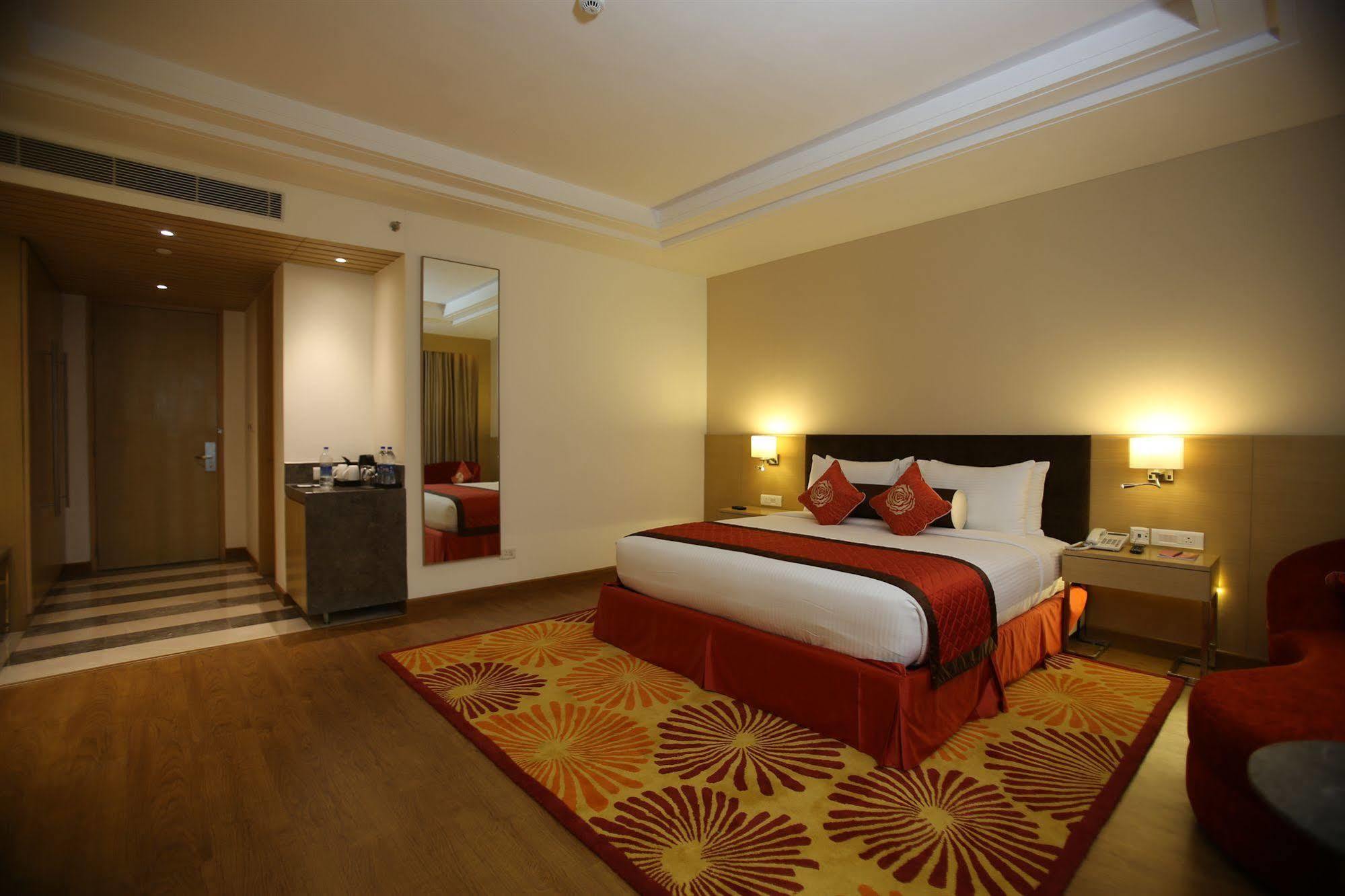 Country Inn & Suites By Radisson, Meerut Bagian luar foto