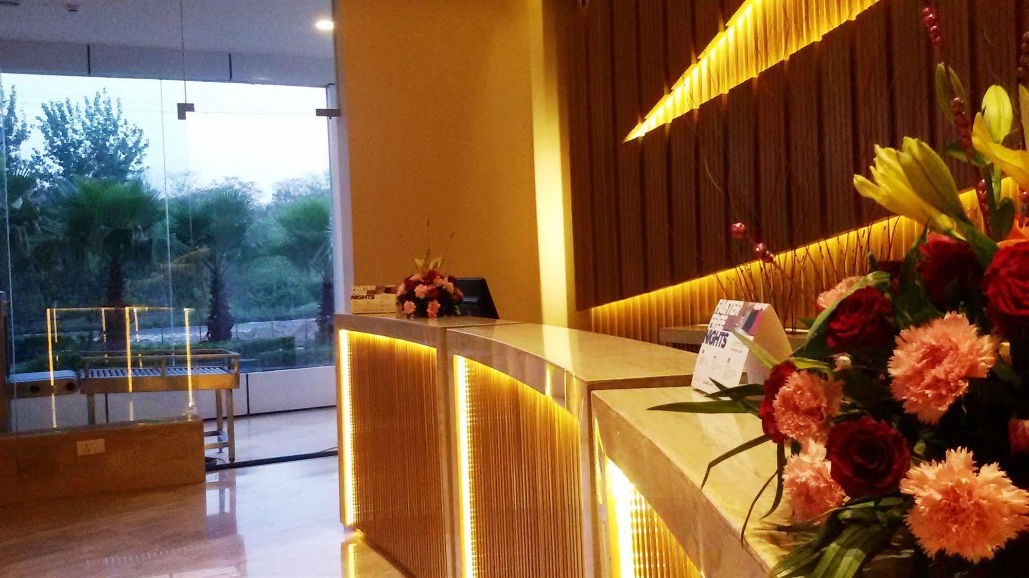 Country Inn & Suites By Radisson, Meerut Bagian luar foto