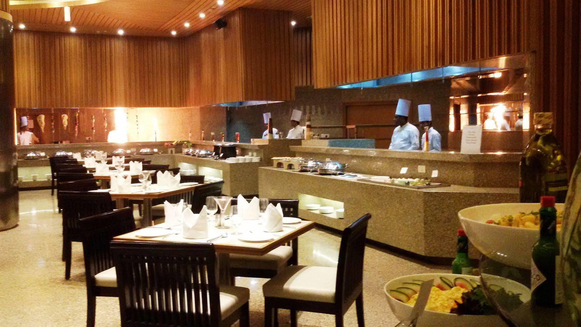 Country Inn & Suites By Radisson, Meerut Bagian luar foto