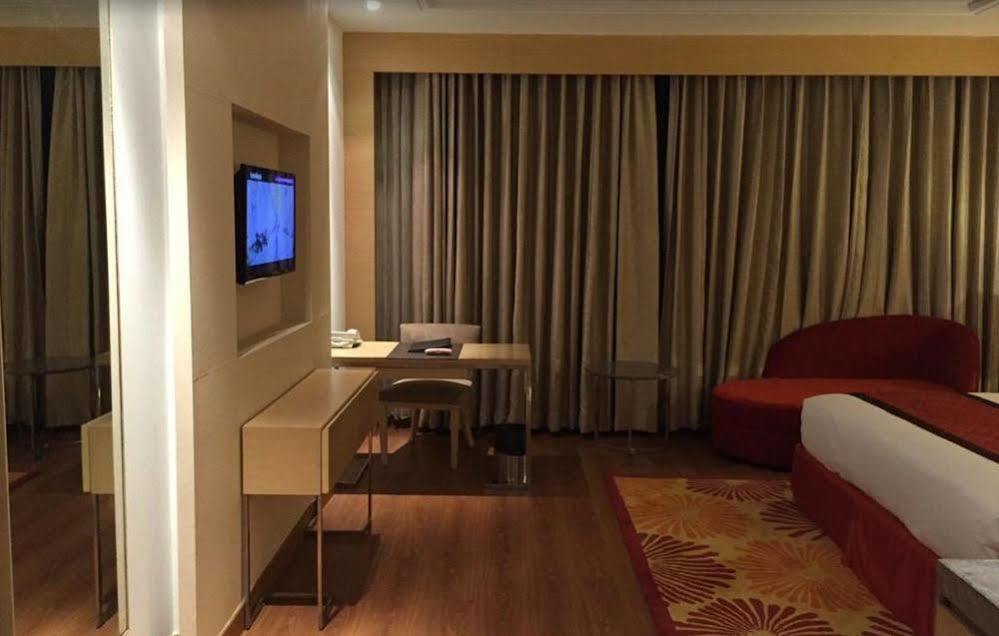 Country Inn & Suites By Radisson, Meerut Bagian luar foto