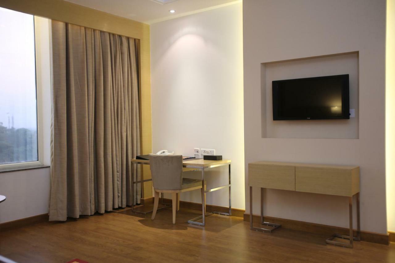 Country Inn & Suites By Radisson, Meerut Bagian luar foto